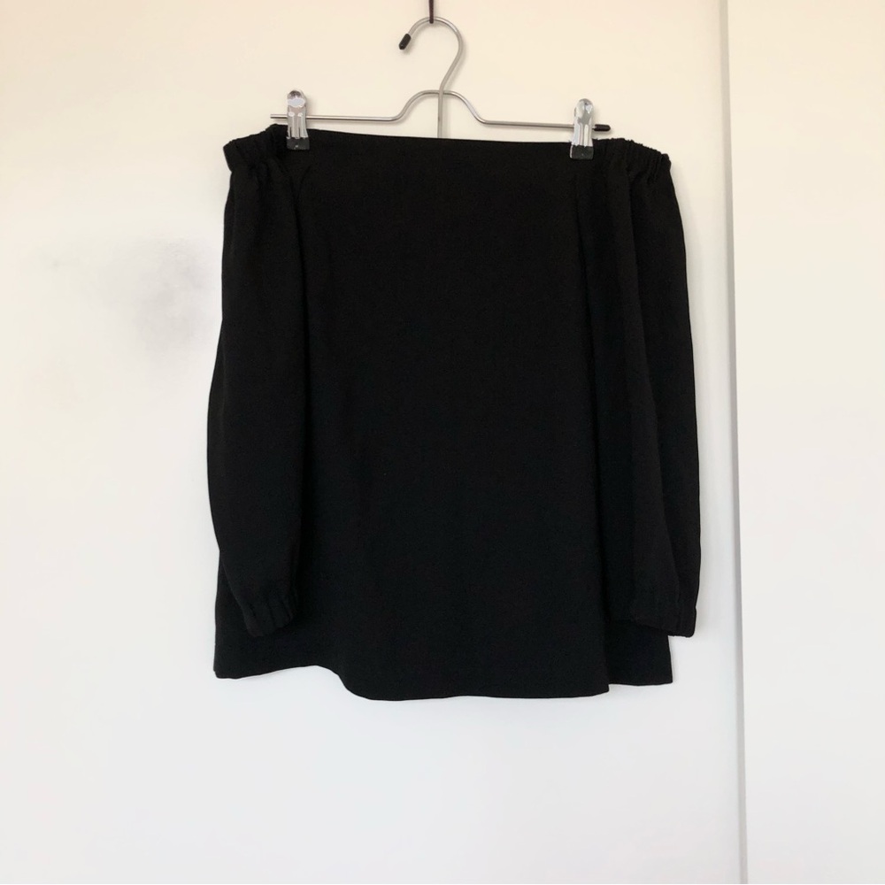Aritzia Black Off‑Shoulder Top